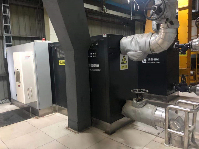 电加热导热油锅炉具有低压、高温的特性,是一种新型环保工业炉。